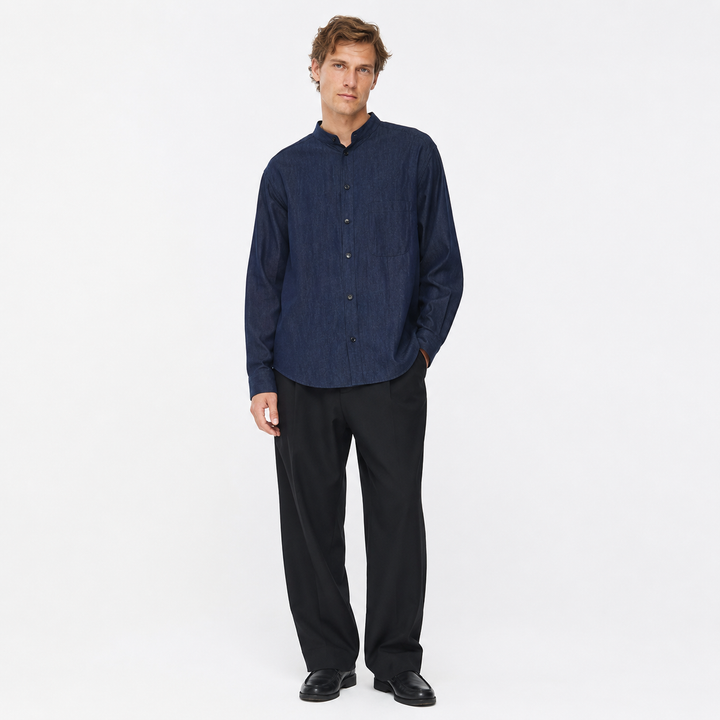 Herre linskjorte med ståkrage i minimalistisk design for sommer og fritid.