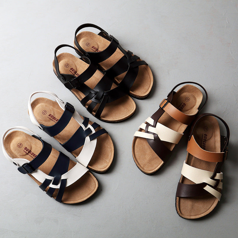 Menns komfortable sandaler med unike utskjæringer, perfekt for sommerlige dager. Lettvekt og stilfull.