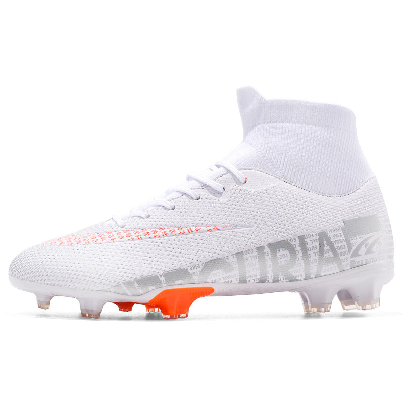 Profesjonelle herre fotballsko med høy topp for seriøse fotballspillere.