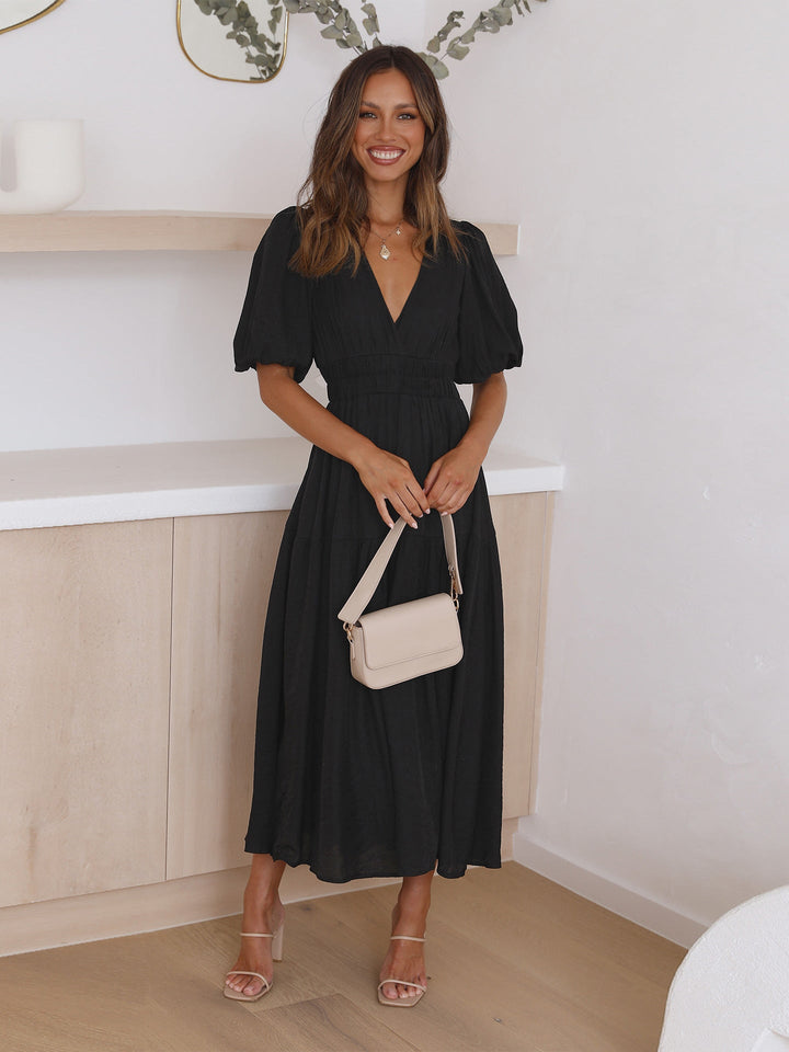 Elegant v-hals kjole for kvinner med stilige puffermer i polyester, perfekt for enhver anledning.