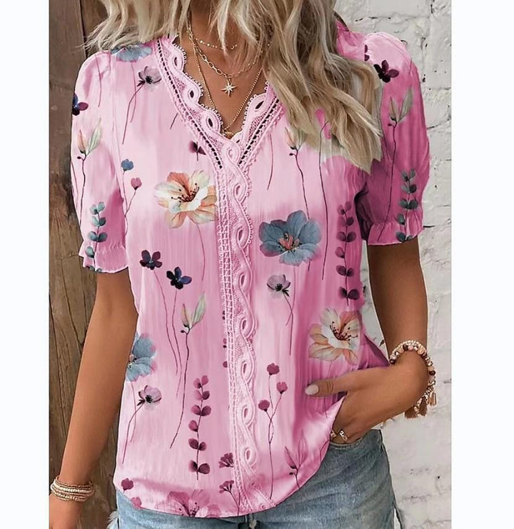 Allsidig damebluse med blomsterprint, lett å style for ulike antrekk.