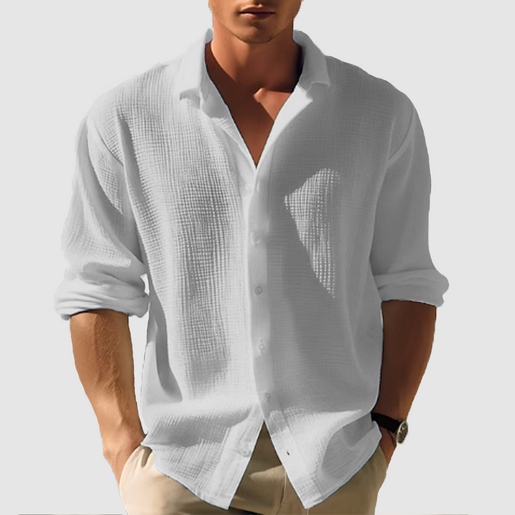 Uformell herreskjorte i ensfarget design, med elegante lange ermer og button-down. Komfortabel og lettstelt.