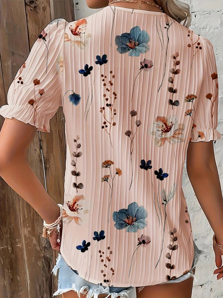 Kvinne modellerer en løs V-hals damebluse i en elegant stil, perfekt for enhver anledning.