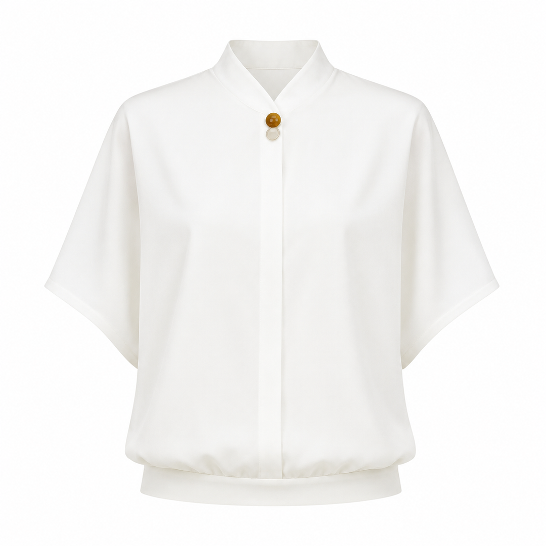 Svart damebluse med elegant ståkrage. Løs passform og lett stoff, ideell som sommertopp for kontoret.