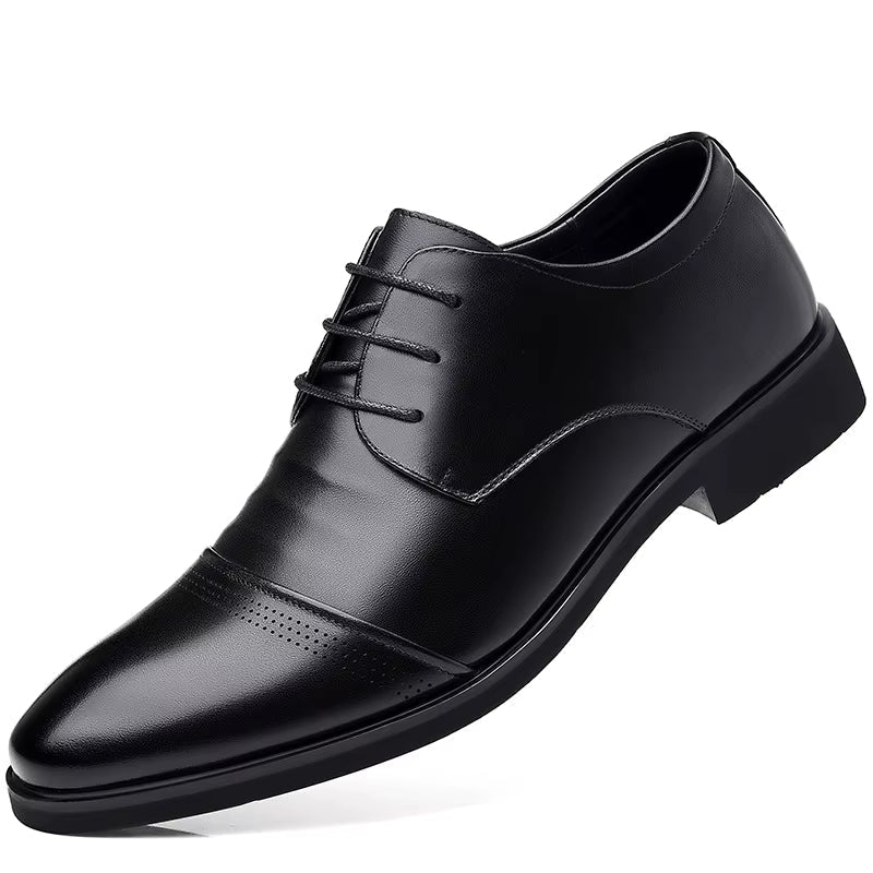 Klassiske sorte dressko for menn med innbygd 6 cm hælløft. Ideelle for businessmøter, bryllup og fest.