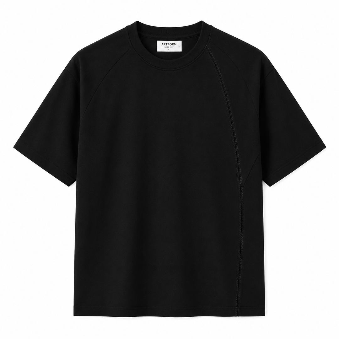 Moderne herre t-skjorte med 3D-snitt. Løs passform og tungvekt. Ideell for streetwear og hverdag.