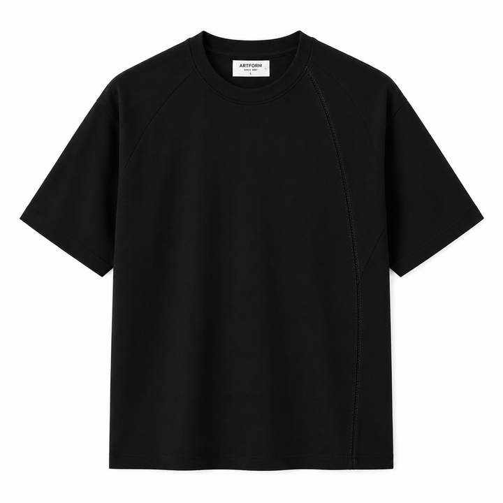 Moderne herre t-skjorte med 3D-snitt. Løs passform og tungvekt. Ideell for streetwear og hverdag.