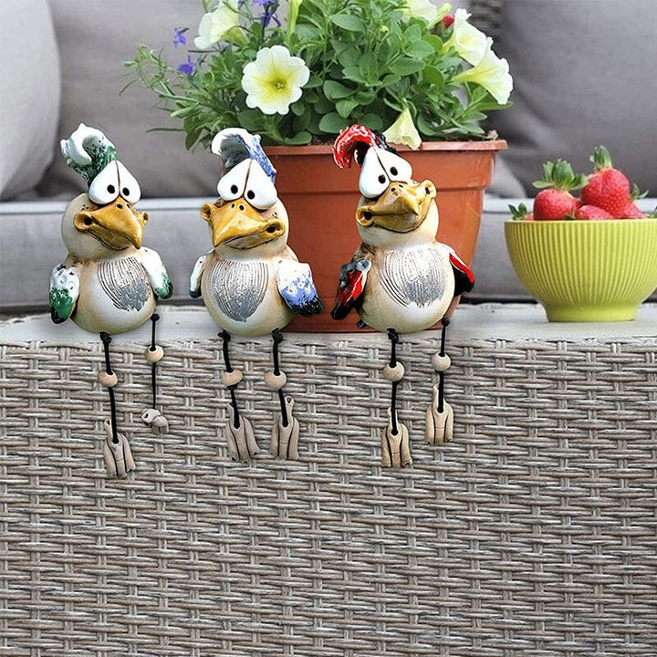 Søt dyrefigur: Harpiks kylling ornament, flott gaveide for hageentusiaster.