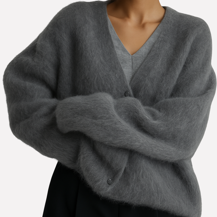 Varm og komfortabel kvinnegenser i myk strikk. Klassisk pullover for vintermote. Perfekt for lagpålag stil.