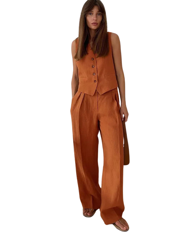 Oransje vest- og buksesett for kvinner. Todelt antrekk med elegant stil, ideelt for sommer og fritid.