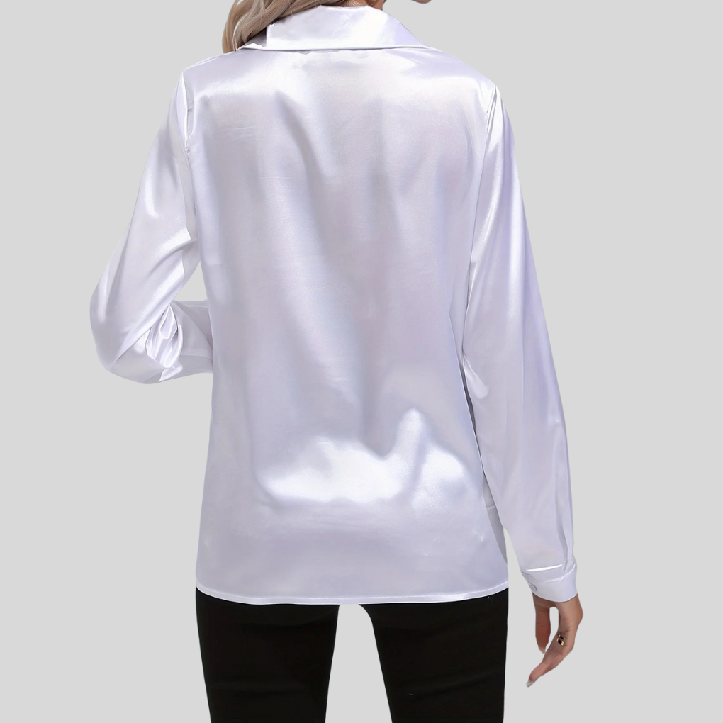 Enkel og chic damebluse, langermet. Perfekt for minimalistisk og sofistikert kontorstil.