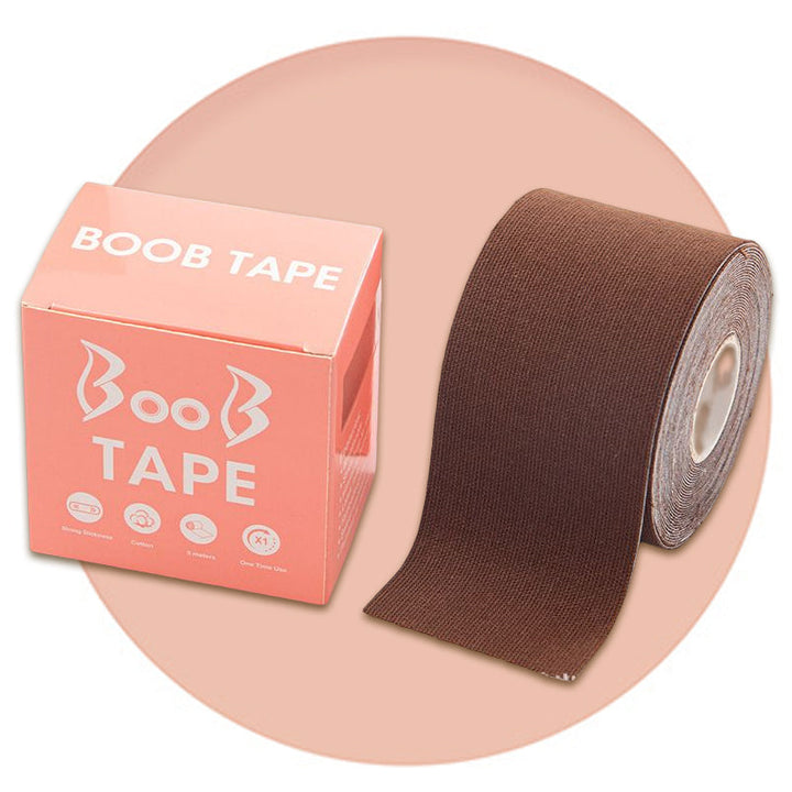 Hudvennlig brysttape for kvinner, med nippelcover. Usynlig under lette kvinneklær og topper.
