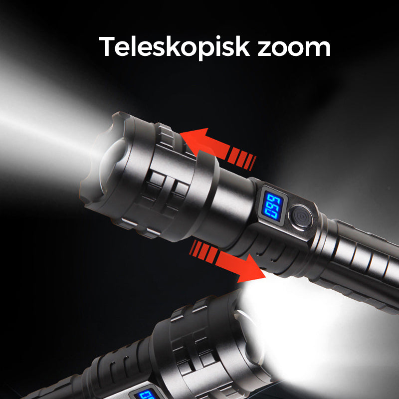 Sterk lysstråle fra 2400 lumen taktisk lommelykt i mørke. Optimal for nødbelysning og sikkerhet.