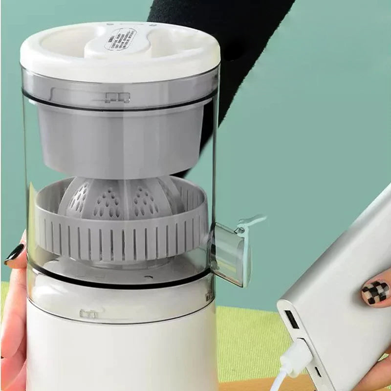 Nærbilde av juicerens solide konstruksjon og automatiske pressfunksjon.