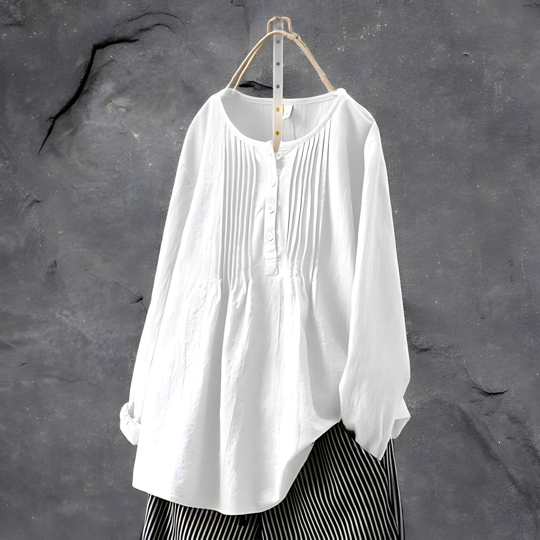 Elegant håndlaget damebluse med løs passform. Komfortabel og stilren kvinnebluse, ideell for vår- og sommerdager.