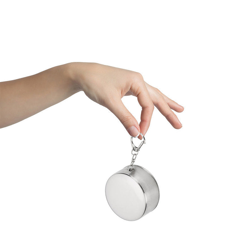 Robust sammenleggbar kopp i rustfritt stål, slitesterk og lett å rengjøre for friluftsentusiaster.