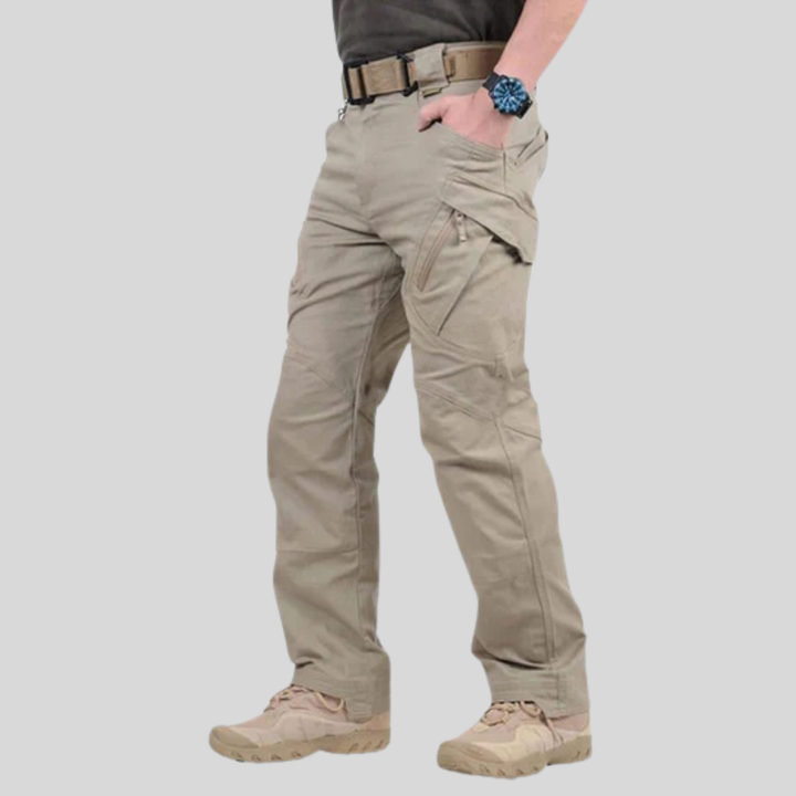 Praktiske herre cargo bukser med mange lommer, perfekt for eventyr og utendørs bruk, designet med stretch.