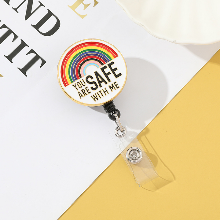 Fargerik pride brosjepinne, unisex tilbehør i emalje og metall.