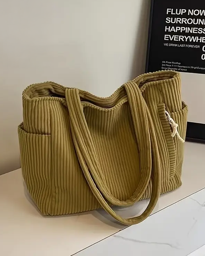 Dame hverdags skulderveske i klassisk design, med romslig interiør og trendy snordetalj.