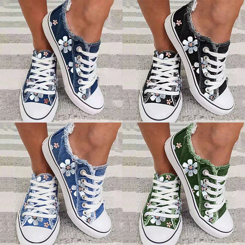 Unisex sommersko: Denim lerretssko med levende blomsterprint, snøring og flat hæl for komfort.