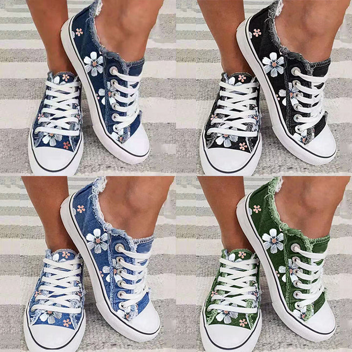 Unisex sommersko: Denim lerretssko med levende blomsterprint, snøring og flat hæl for komfort.