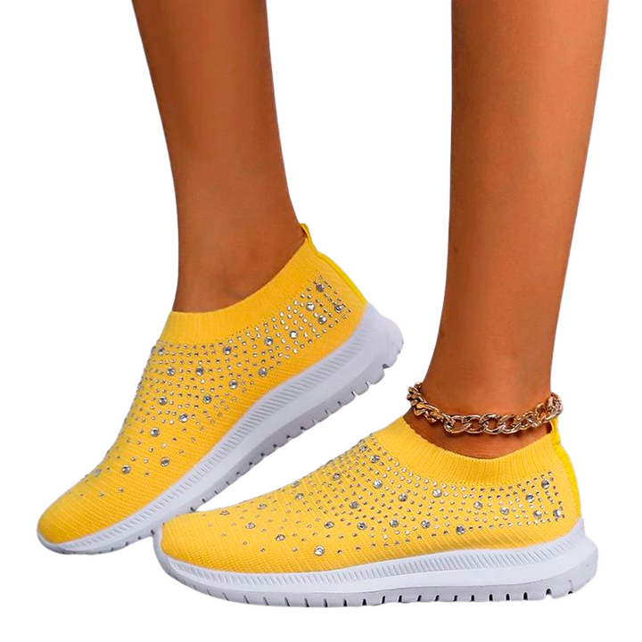 Praktiske dame fritidssko med krystaller. Pustende slip-on design for komfort og rask påkledning.