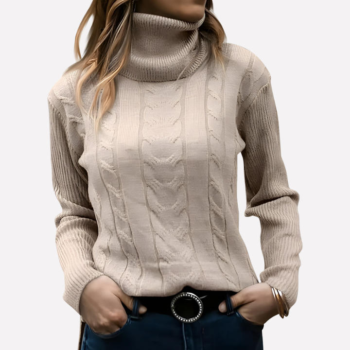 Beige damegenser med turtleneck, avslappet passform. Ideell for høstgarderoben.