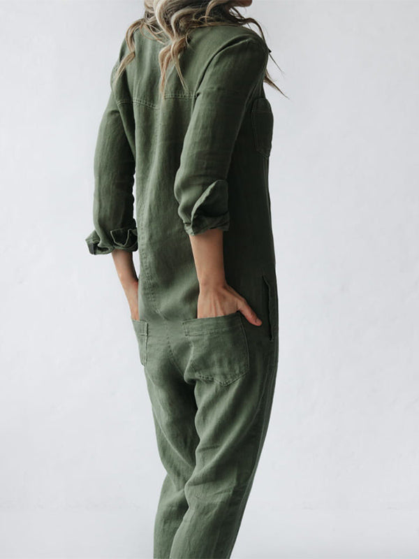 Elegant langermet dame jumpsuit med løs passform, ideell for avslappet, men stilig hverdagsbruk. Moteplagg.