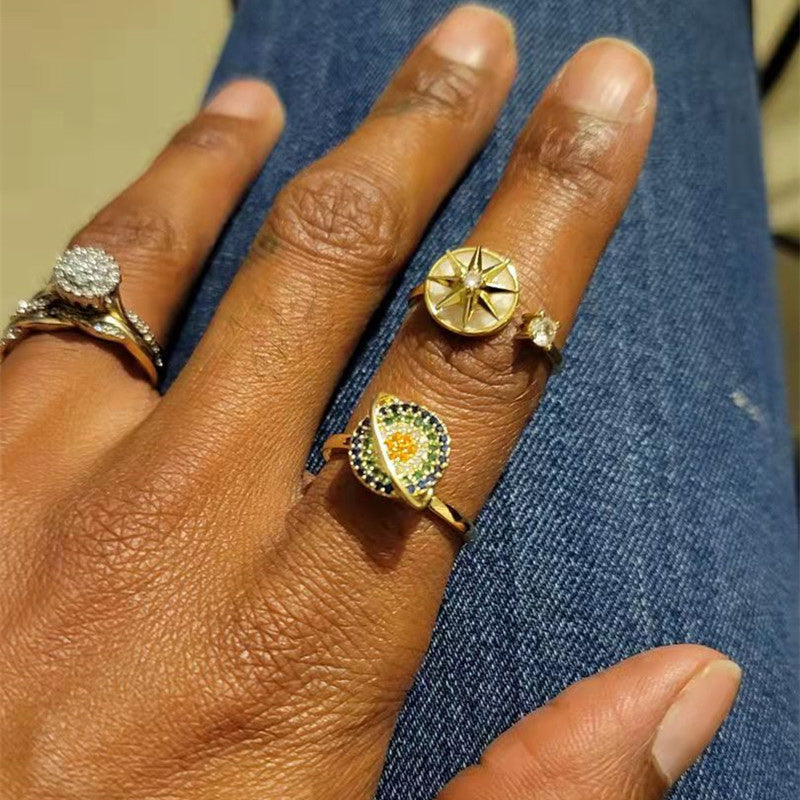 Elegant gave: Spinnende galakse ring med glitrende zirkon og antistress funksjon. Justerbar størrelse.