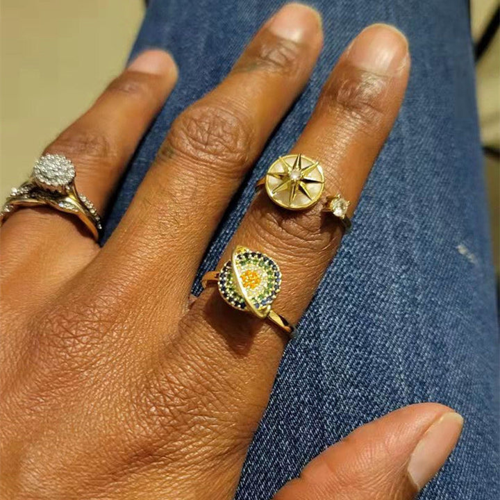 Elegant gave: Spinnende galakse ring med glitrende zirkon og antistress funksjon. Justerbar størrelse.