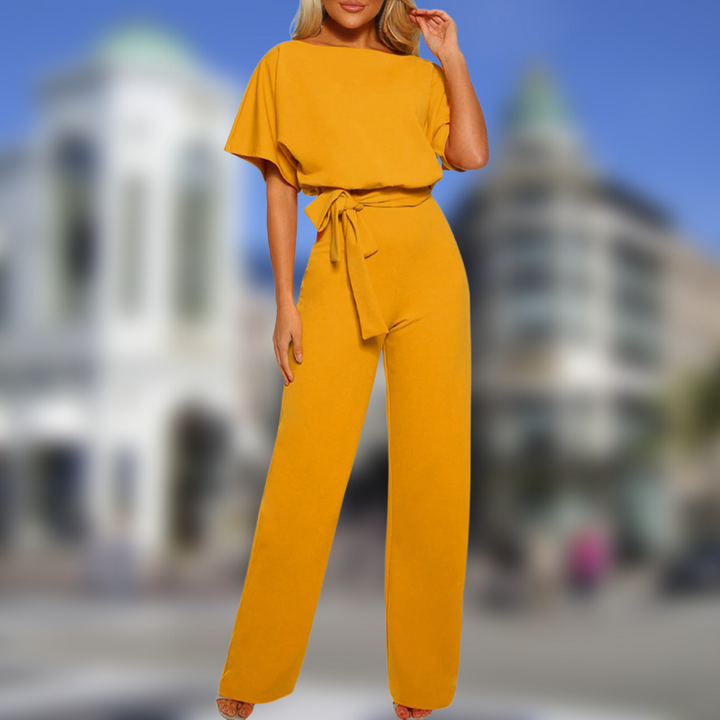 Komfortabel svart jumpsuit for kvinner, et allsidig hverdagsantrekk og vintermote. Elegant onepiece for fritid.