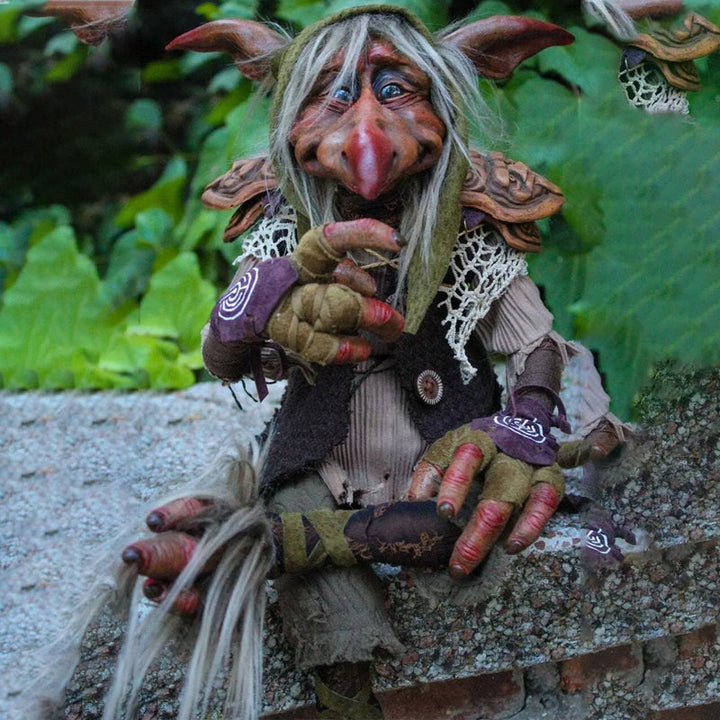 Dekorativ hage-goblin, unisex design. Gir hagen et unikt preg og beskyttelse.