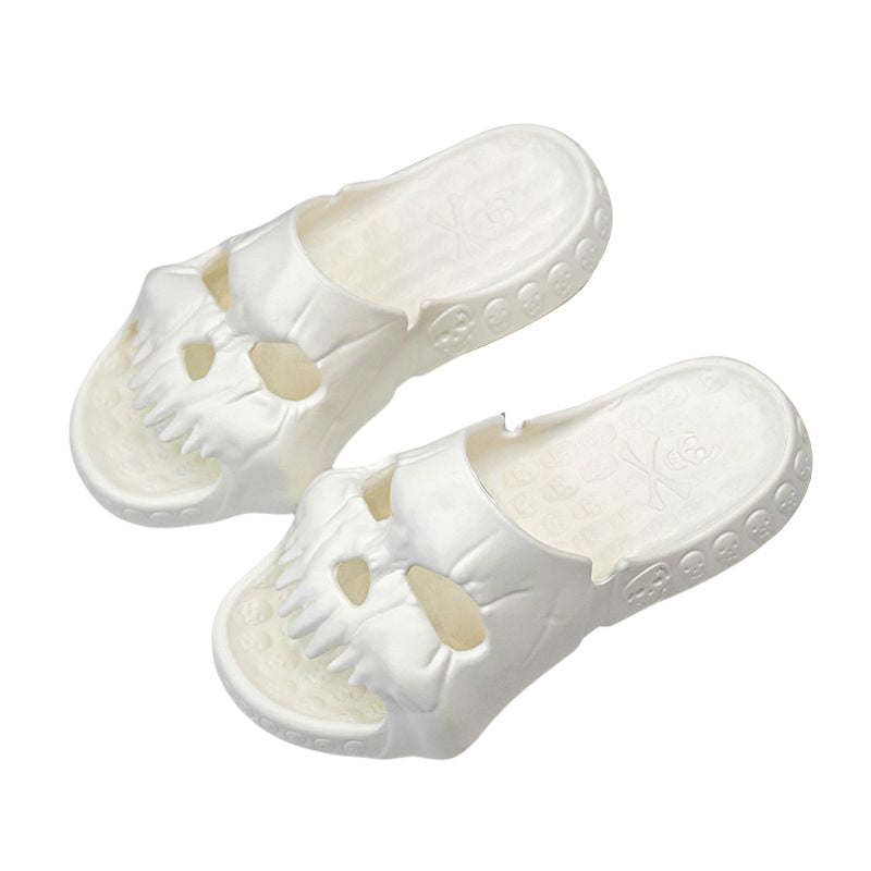 Unisex skallemønster tøfler i svart, perfekt for innendørs bruk med sklisikker såle.