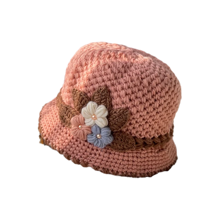 Fransk inspirert strikket lue i ull med sofistikert blomstermønster. Varm og elegant damehatt.