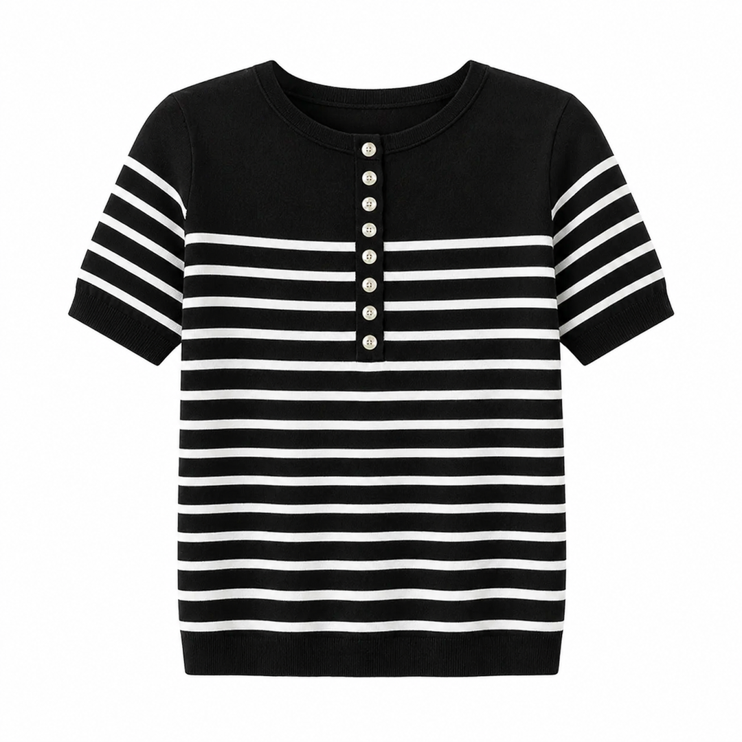Myk 100% bomulls t-skjorte for dame. Stripet, løs passform med korte ermer. Perfekt for uformell sommer mote.