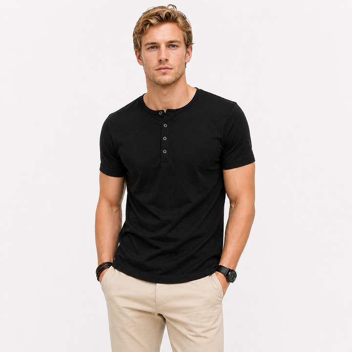 Henley t-skjorte for herre, slim fit, med knappelukking. Komfortabel og allsidig for hverdagsbruk.