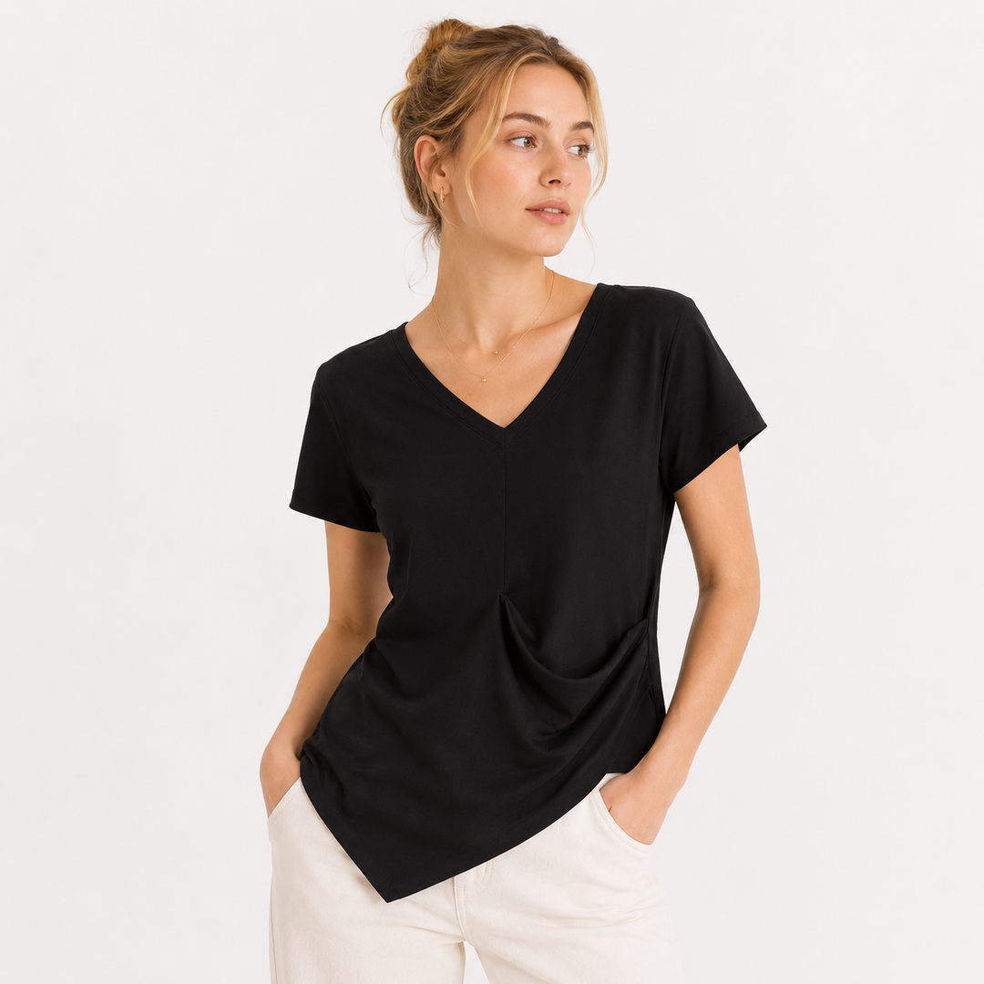Mote dame topp i figursydd design med V-hals, drapert midje og asymmetrisk detalj i flere farger.