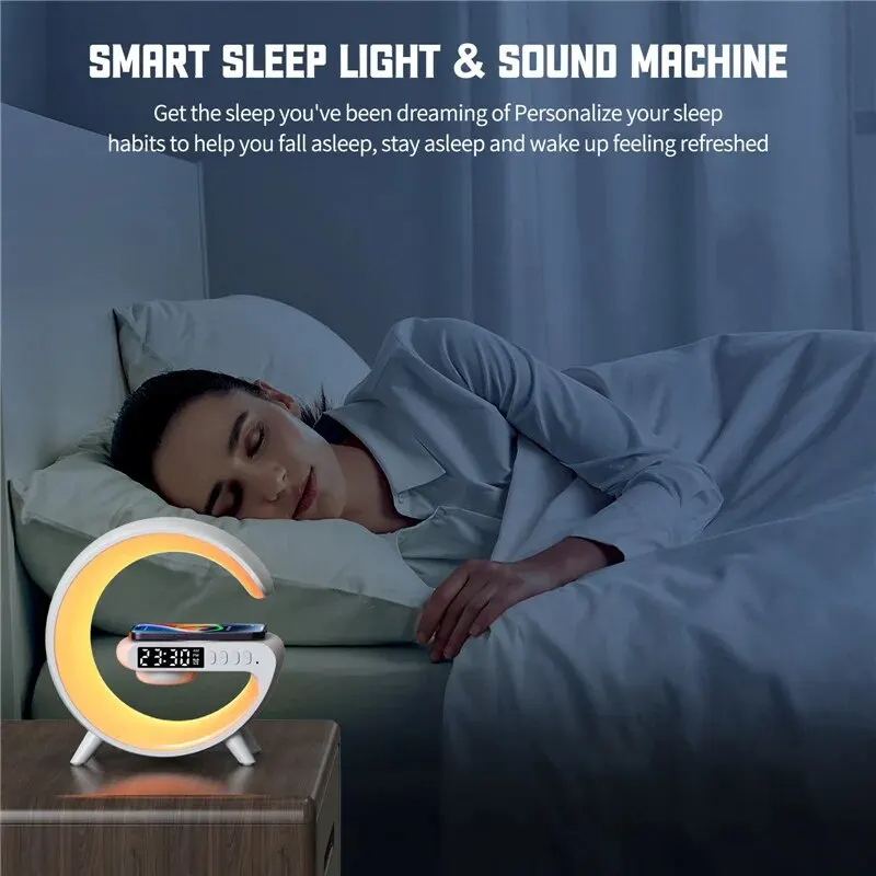 Kompakt bordlampe med justerbart LED-lys, Bluetooth-høyttaler og trådløs lading for nattbordet.