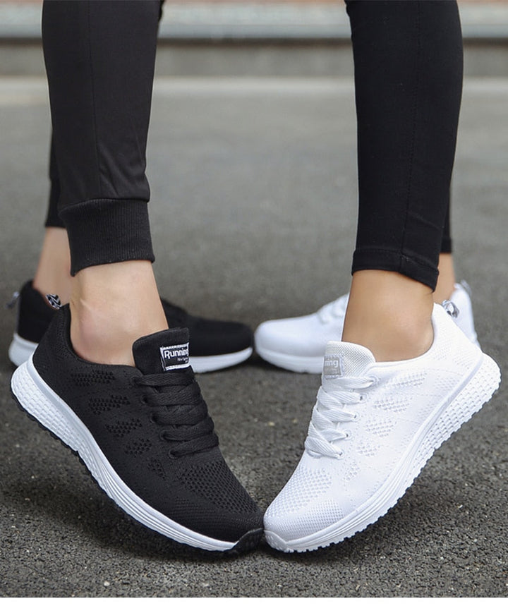 Svarte komfortable sneakers for damer, allsidige og stilige fritidssko.