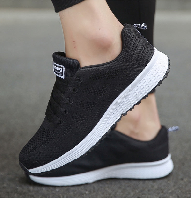 Motelette dame sko, komfortable og lettvekts sneakers for aktiv livsstil.