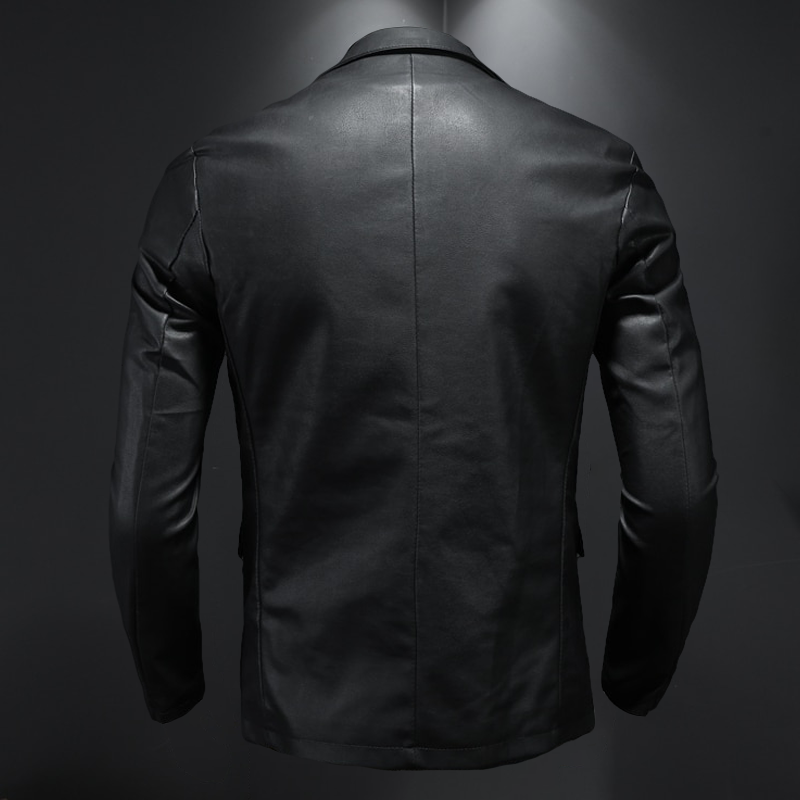 Herrejakke i svart PU-skinn, elegant og stilren. Perfekt som ytterplagg for en tidløs, klassisk stil.
