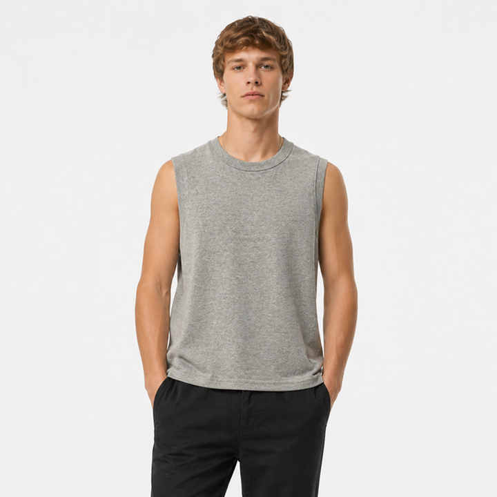 Svart dametopp, en tidløs basic singlet; perfekt for sommerens fritidsklær.