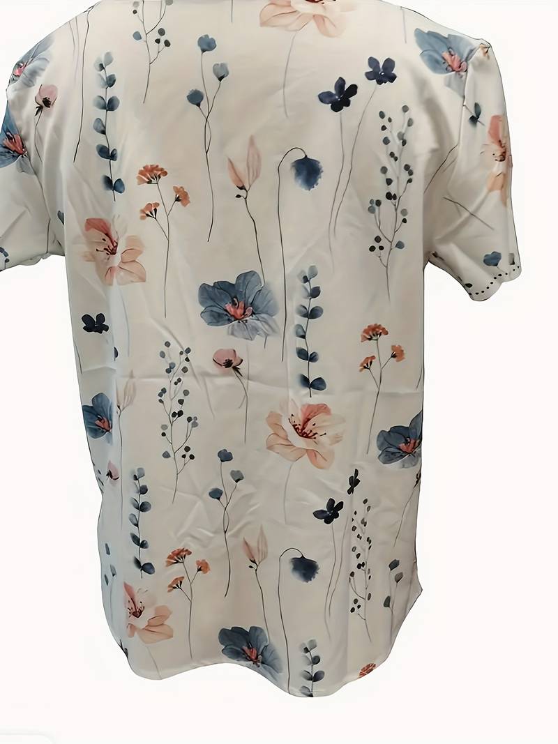 Komfortabel damebluse med elegant blomstermønster og feminint snitt.