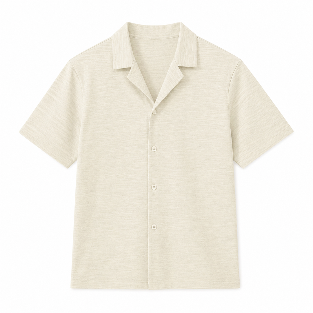 Aprikos herreskjorte med cubansk krage. Komfortabel kortermet topp for menn, ideell for casual sommerstil.