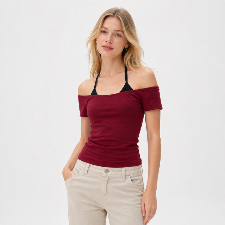 Lett og trendy dame t-skjorte, slim fit for sommer. Lagdelt design, kortermet sommertopp i hvit for en frisk stil.