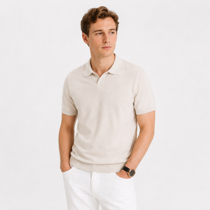 Elegant strikket poloskjorte for herre. Slim fit design i italiensk stil, perfekt for smart casual.