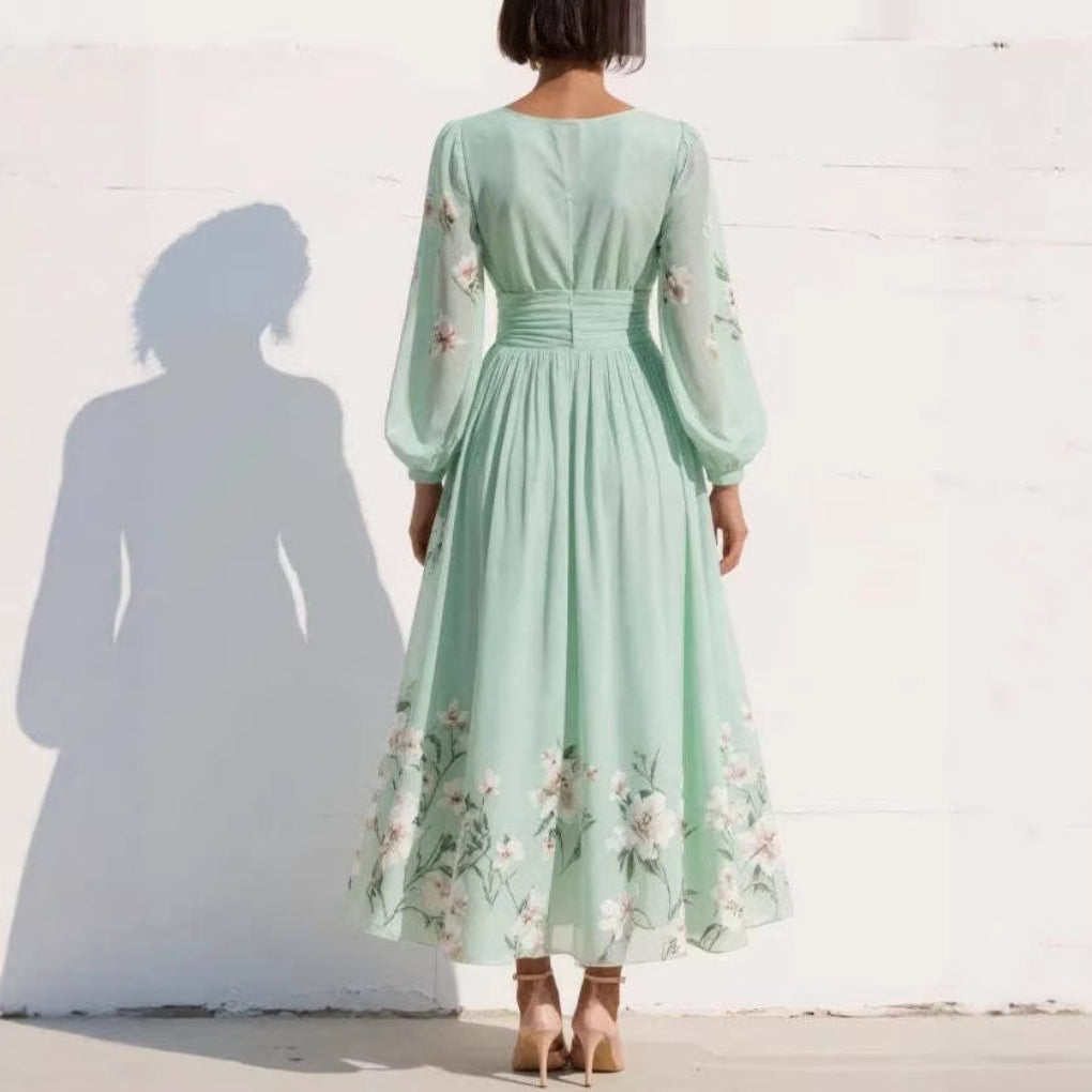 Kvinners vårkjole i lett chiffon, plissert design og lange ermer for en stilfull og komfortabel look.