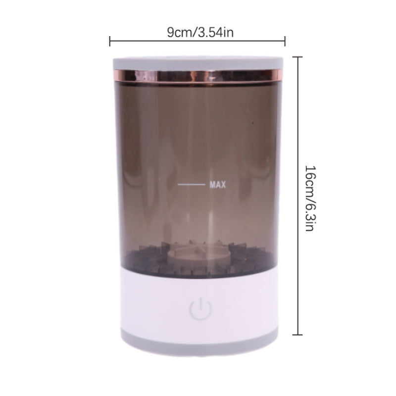 Den elektriske børsterensen tørker raskt sminkebørster etter vask, klar for ny makeup. Viktig for hygiene.