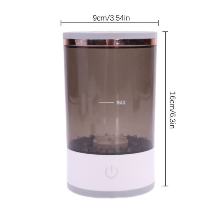 Den elektriske børsterensen tørker raskt sminkebørster etter vask, klar for ny makeup. Viktig for hygiene.