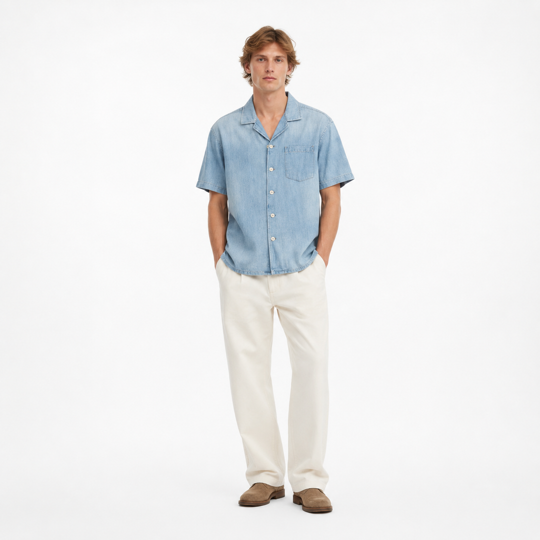 Lyseblå vintage denimskjorte med Cuban collar for menn, laget av lett bomull/hamp, perfekt for sommeren.